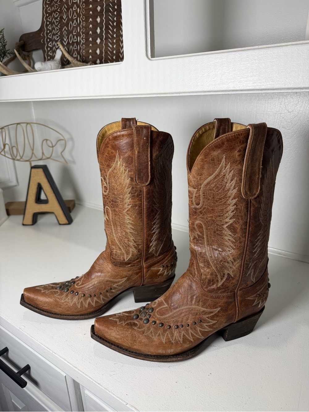 Idyllwind Womens 9B Brown Leather Studded Snip Toe Embroidered Cowboy Boots